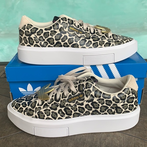adidas Shoes - ADIDAS SLEEK SUPER WMNS